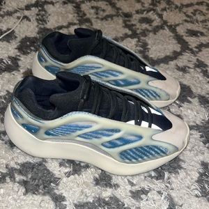 Yeezy 700 v3 ‘kyanite’